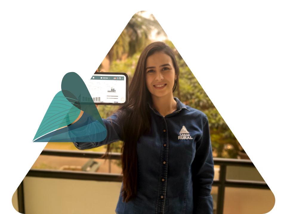 Mulher apresentando um tablet